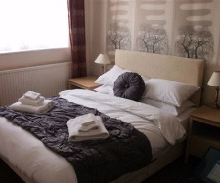 The Crown And Cushion Hotel Windsor Luaran gambar
