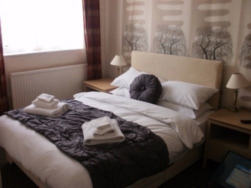 The Crown And Cushion Hotel Windsor Luaran gambar